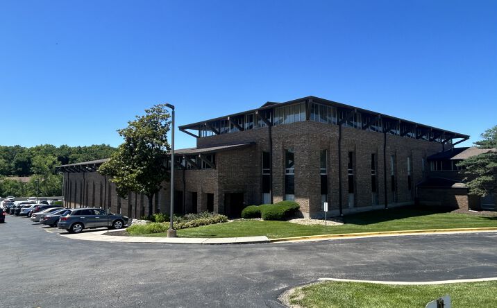 Pictures of Office property located at 8900 State Line Rd, Leawood, KS 66206 for sales - image #1