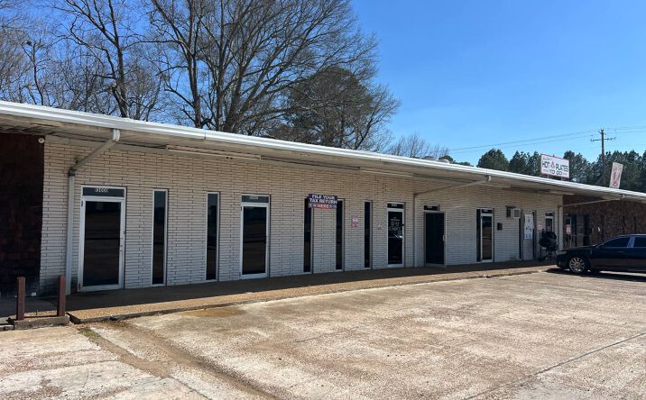 Pictures of Mixed Use, Office, Retail property located at 1300 Jasper Neely Jr. Drive, Grenada, MS 38901 for sales - image #1