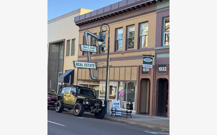 Pictures of Office, Retail property located at 1936 Pacific Ave, Forest Grove, OR 97116 for sales - image #1