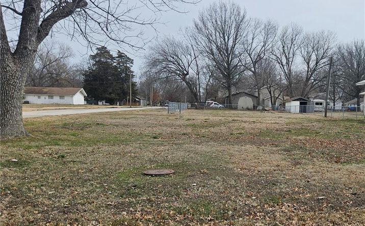 Pictures of Land property located at 600 S Osage Street, Girard, KS 66743 for sales - image #1