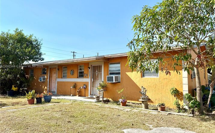 Pictures of Multifamily property located at 10601 SW 184th St, Cutler Bay, FL 33157 for sales - image #1