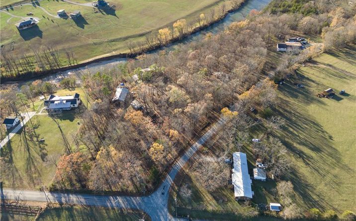 Pictures of Business for Sale, Hospitality, Land, Mixed Use, Multifamily property located at 1387 Co Rd 306, Berryville, AR 72616 for sales - image #1