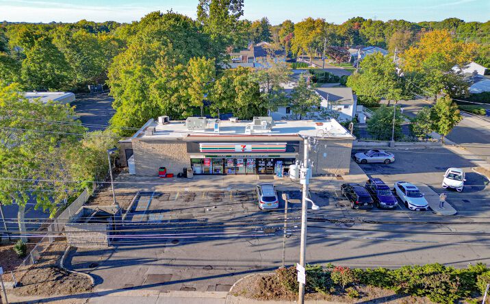 Pictures of Retail property located at 3041 Jericho Turnpike, East Northport, NY 11731 for sales - image #1