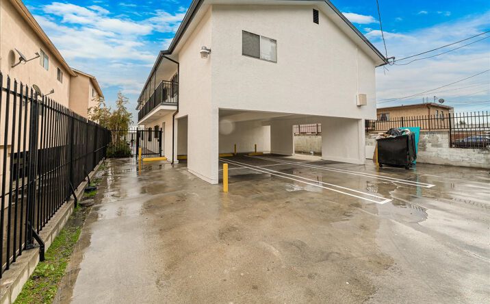 Pictures of Multifamily property located at 6907 S Broadway, Los Angeles, CA 90003 for sales - image #1