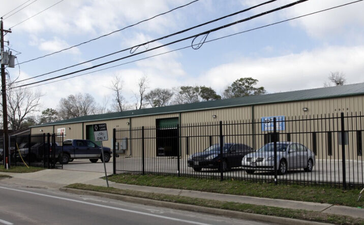 Pictures of Industrial, Self Storage property located at 4920 Pinemont Dr, Houston, TX 77092 for sales - image #1