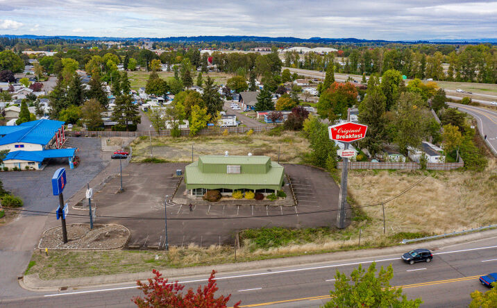 Pictures of Retail, Special Purpose property located at 3225 Santiam Hwy SE, Albany, OR 97322 for sales - image #1