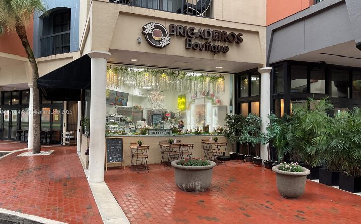 Pictures of Business for Sale, Retail property located at 6701 Main St, Miami Lakes, FL 33014 for sales - image #1