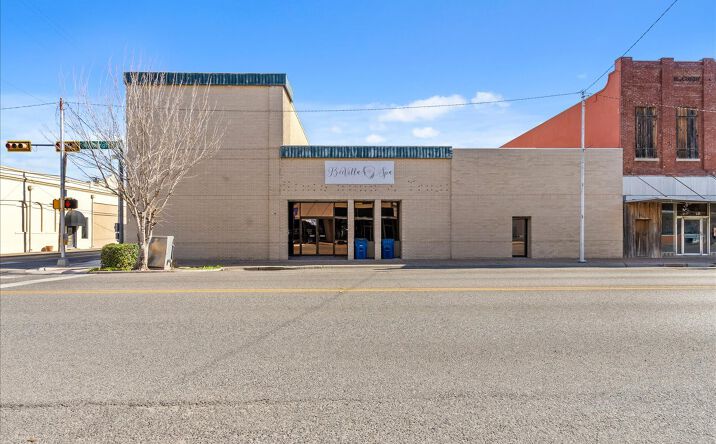 Pictures of Mixed Use, Office, Retail property located at 218 N Washington St, Beeville, TX 78102 for sales - image #1