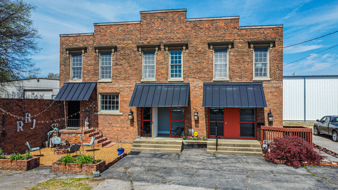 Pictures of Mixed Use, Office, Retail property located at 1025 Jefferson St, Paducah, KY 42001 for sales - image #1
