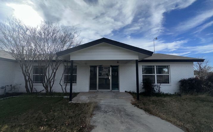 Pictures of Office property located at 1405 W Storey, San Saba, TX 76877 for sales - image #1