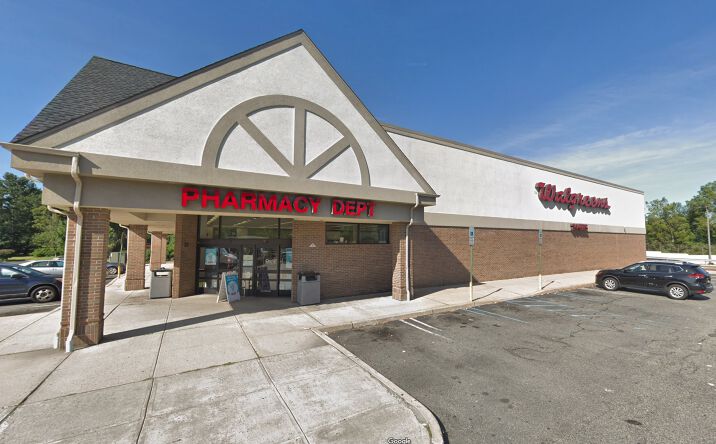 Pictures of Retail property located at 421 Ryders Ln, East Brunswick, NJ 08816 for sales - image #1