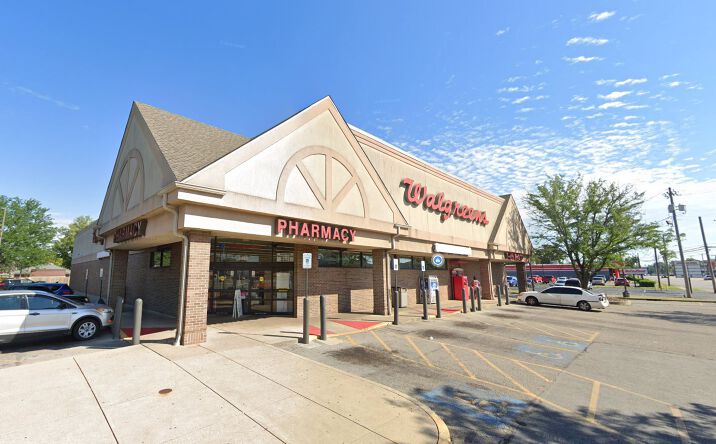 Pictures of Retail property located at 3980 Dixie Hwy, Louisville, KY 40216 for sales - image #1