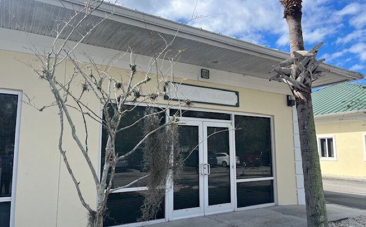 Pictures of Office property located at 9035 Americana Rd #18, Vero Beach, FL 32966 for sales - image #1