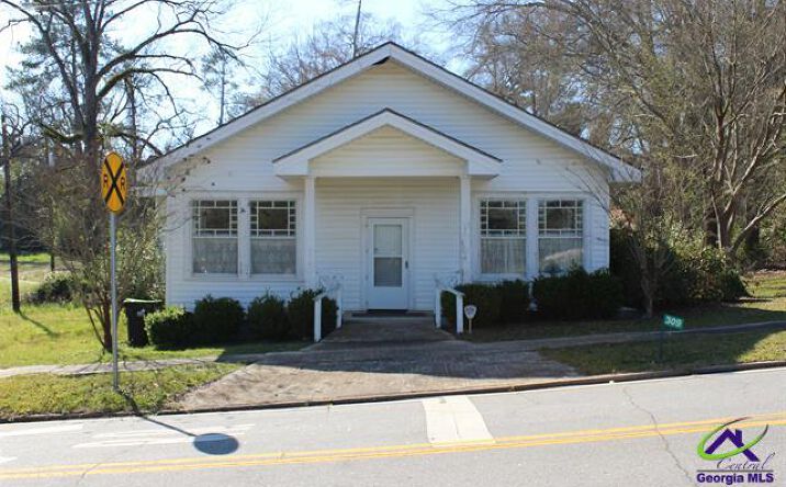 Pictures of Retail property located at 309 Engram St, Montezuma, GA 31063 for sales - image #1