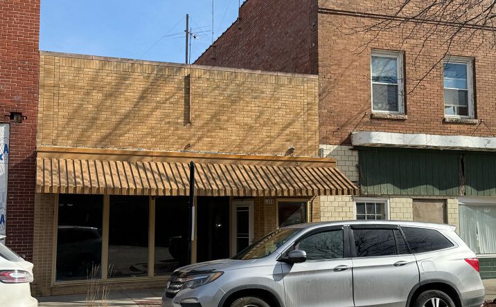Pictures of Retail property located at 1304 2nd St, Perry, IA 50220 for sales - image #1