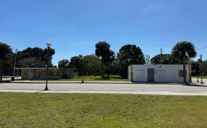 Pictures of Retail property located at 921 D Avenue, Fort Pierce, FL 34950 for sales - image #1
