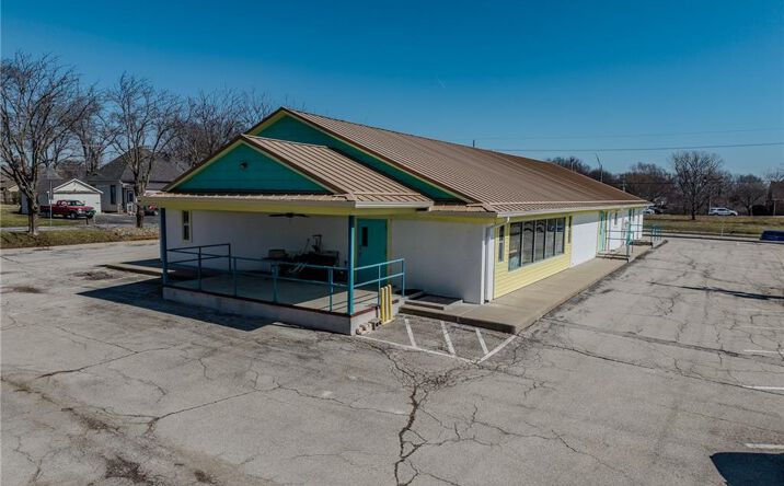 Pictures of Retail, Office property located at 1900 S Broadway Street, Oak Grove, MO 64075 for sales - image #1