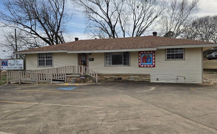 Pictures of Office, Land property located at 1401 W Taylor St, Clarksville, AR 72830 for sales - image #1