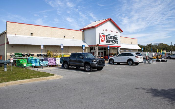 Pictures of Retail property located at 653 Beal Pkwy, Fort Walton Beach, FL 32547 for sales - image #1