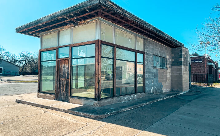 Pictures of Office, Retail property located at 1421 N Main St, Fort Worth, TX 76164 for sales - image #1
