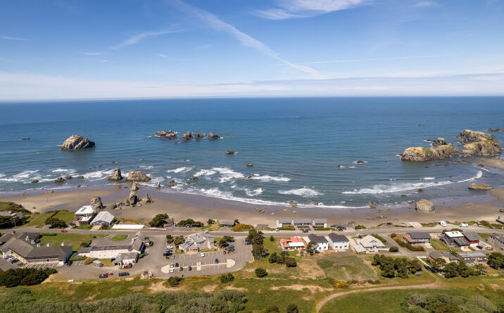 Pictures of Retail property located at 1695 Beach Loop Rd, Bandon, OR 97411 for sales - image #1