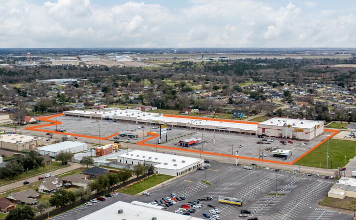 Pictures of Retail property located at 3005 Gerstner Memorial Dr, Lake Charles, LA 70601 for sales - image #1