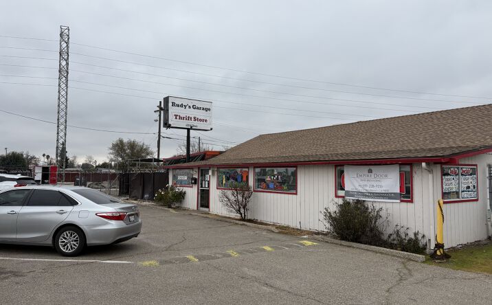 Pictures of Mixed Use, Office, Retail property located at 433 N Clovis Ave, Fresno, CA 93727 for sales - image #1