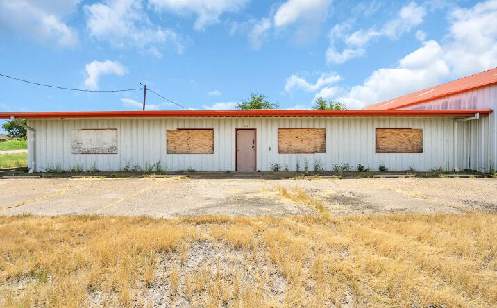 Pictures of Industrial property located at 113 Frontier Dr, Quinlan, TX 75474 for sales - image #1