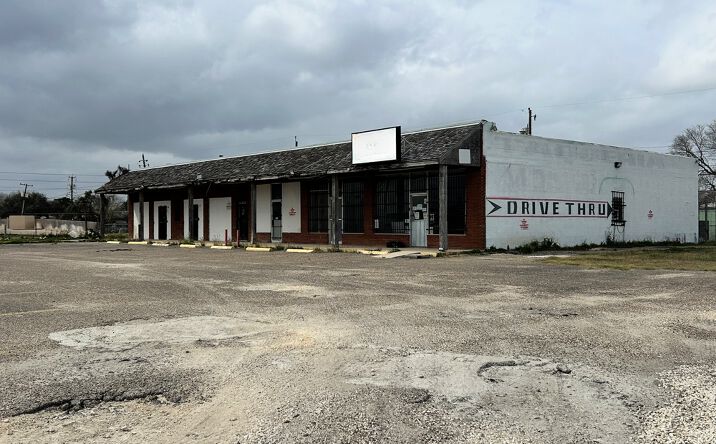 Pictures of Mixed Use, Office, Retail property located at 4410 Leopard St, Corpus Christi, TX 78408 for sales - image #1