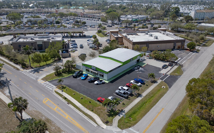 Pictures of Mixed Use, Retail property located at 2360 Shadowlawn Dr, Naples, FL 34112 for sales - image #1