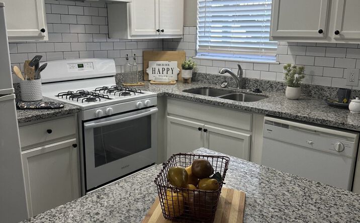 Pictures of Multifamily property located at 1101 E Main St, League City, TX 77573 for sales - image #1