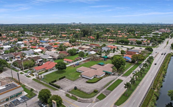 132 SW SW BIRD RD, Miami, FL 33175 | Crexi.com