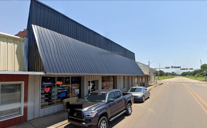 Pictures of Office, Retail property located at 106 Main St, Hooks, TX 75561 for sales - image #1