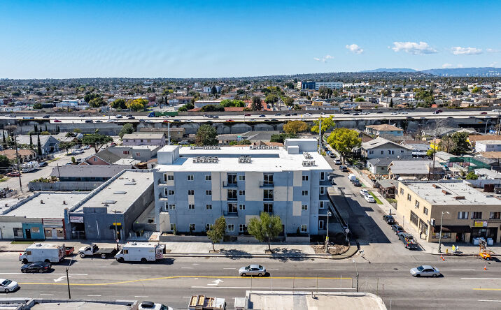Pictures of Multifamily property located at 300 W 60th Street, Los Angeles, CA 90003 for sales - image #1