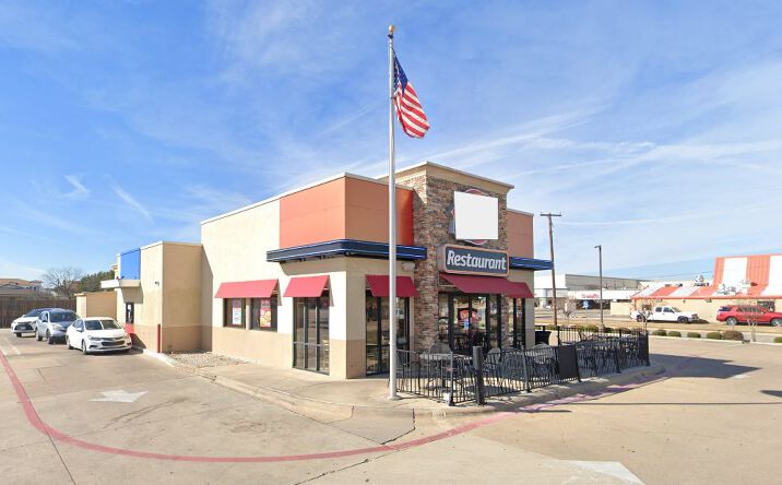 Pictures of Retail property located at 5441 Rufe Snow Dr, North Richland Hills, TX 76180 for sales - image #1
