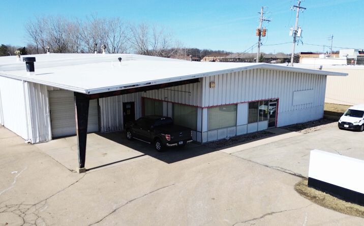 Pictures of Office, Industrial property located at 1360 Appleton Rd, Menasha, WI 54952 for sales - image #1