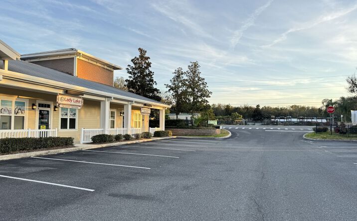 Pictures of Office, Retail, Special Purpose property located at 725 Co Rd 466, Lady Lake, FL 32159 for sales - image #1