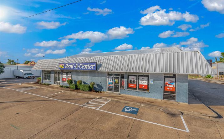 Pictures of Retail property located at 1300 South Texas Avenue, Bryan, TX 77803 for sales - image #1