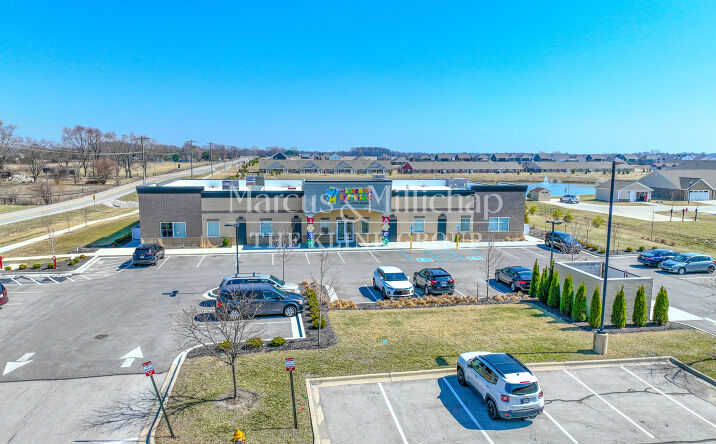 Pictures of Retail property located at 1565 W Smokey Row Rd, Greenwood, IN 46143 for sales - image #1