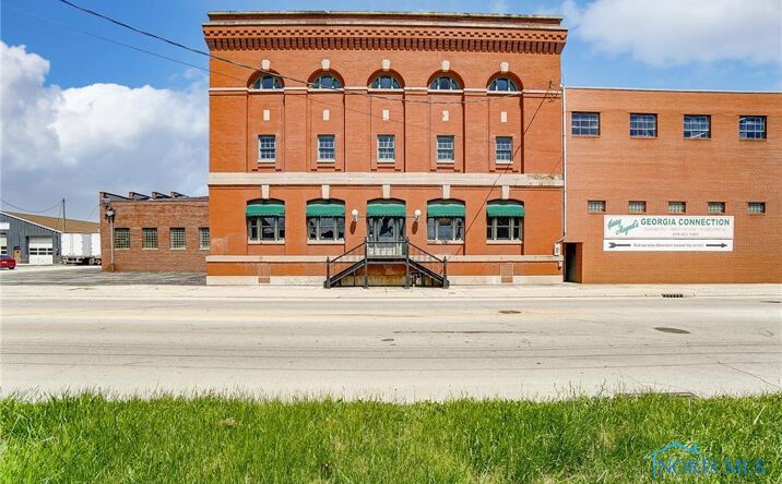 Pictures of Industrial, Retail property located at 350 E Sandusky St, Findlay, OH 45840 for sales - image #1