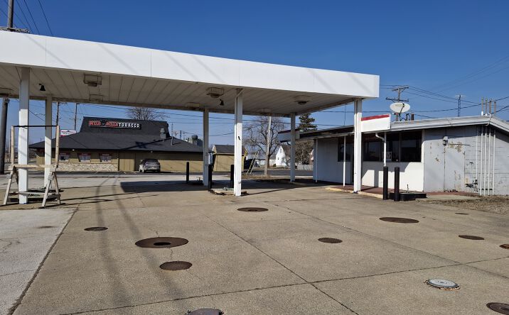 Pictures of Retail, Land property located at 1029 Oak Harbor Rd, Fremont, OH 43420 for sales - image #1