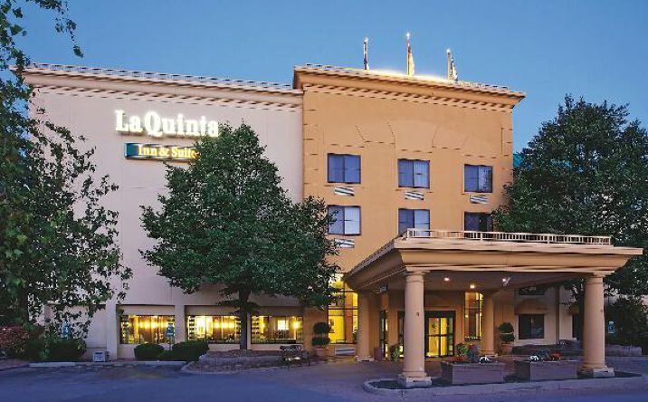 Pictures of Hospitality property located at 5423 N Port Washington Rd, Glendale, WI 53217 for sales - image #1