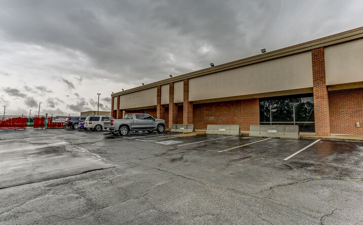 Pictures of Retail property located at 6920 Winchester Rd, Memphis, TN 38115 for sales - image #1