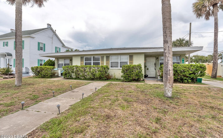 Pictures of Multifamily property located at 927/929 N Grandview Avenue, Daytona Beach, FL 32118 for sales - image #1