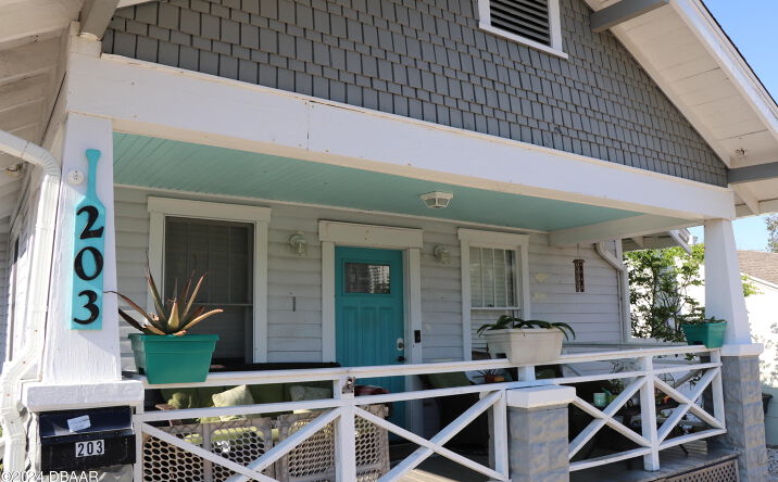 Pictures of Multifamily property located at 203 N Oleander Avenue, Daytona Beach, FL 32118 for sales - image #1