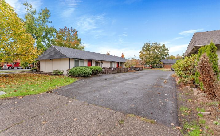 Pictures of Multifamily property located at 1825 NE Roberts Ave, Gresham, OR 97030 for sales - image #1