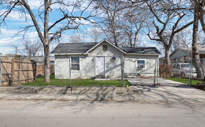 Pictures of Multifamily property located at 1838 Buffalo St, San Antonio, TX 78211 for sales - image #1
