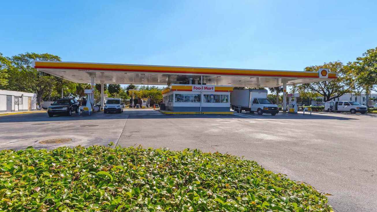 Pictures of Retail property located at 7290 Central Industrial Dr, Riviera Beach, FL 33404 for sales - image #1