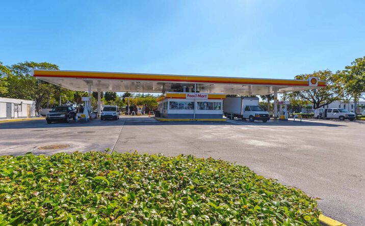 Pictures of Retail property located at 7290 Central Industrial Dr, Riviera Beach, FL 33404 for sales - image #1