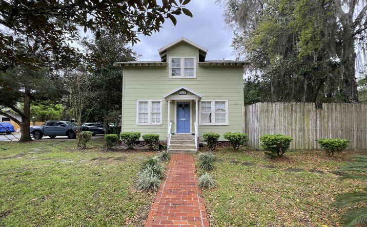 Pictures of Multifamily property located at 1035 NE 3rd Ave, Gainesville, FL 32601 for sales - image #1